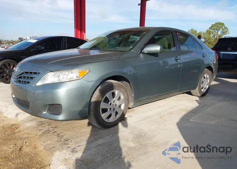 2010 Toyota Camry Le z USA, uszkodzony, nr VIN 4T1BF3EK6AU543622